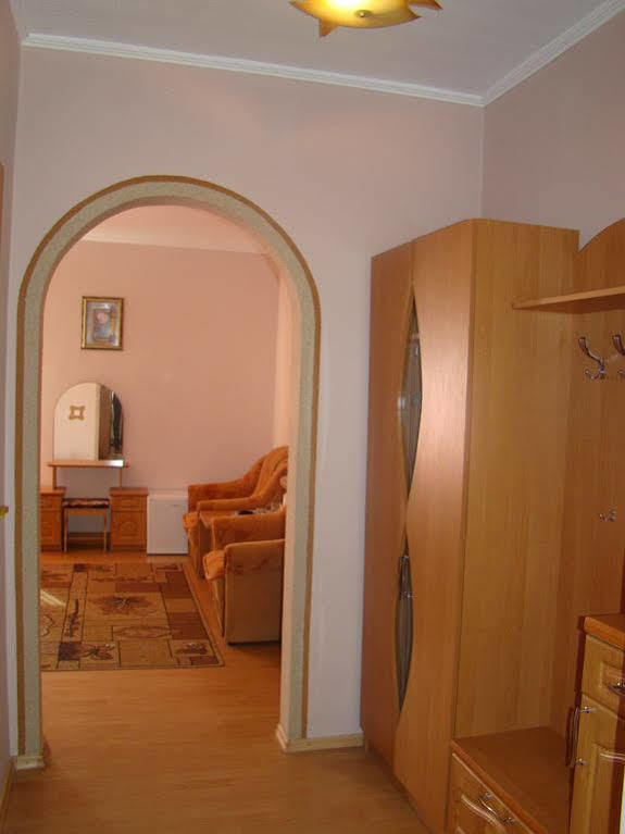 Zabava Guest House Ivano-Frankivsk Esterno foto
